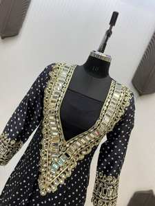 Nouvel ensemble Kurta trois pièces à la mode haut de gamme avec chemisier tubulaire prêt à porter pantalon Kurta élégant et chemisier intérieur pour un look Fusion moderne - Product Image 5