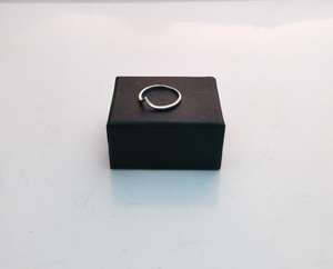 Anillos finos minimalistas de Plata de Ley 925, ajuste de bisel hecho a mano para damas, para fiestas informales, bodas, compras a granel - Product Image 2