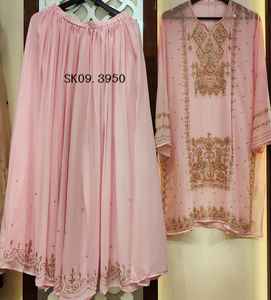 Vêtements indiens pakistanais non cousus de créateur moderne brodés à la main Salwar Kameez Fashion-Forward traditionnels pour les fêtes - Product Image 1