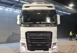 Camion Usato Ford F-Max 500 4x2 Diesel Automatico Euro 6 del 2023, Guida a Sinistra, Trattore Leggero in Buone Condizioni - Product Image 2