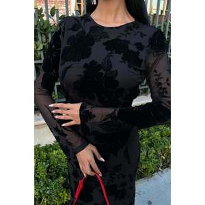 Vestido de terciopelo estampado sin espalda 2825 con forro y cintura natural - Product Image 1