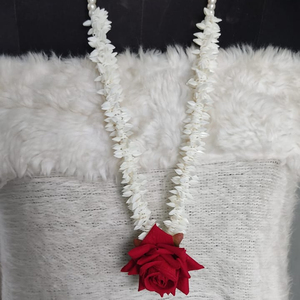 Rose Pearl Wedding Welcome Mala Swaagat Mala pour Shaadi Milni et tenue de mariage comprenant des styles punjabi. - Product Image 1