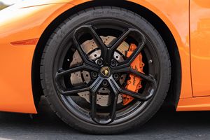 Offre exceptionnelle : Lamborghini Huracán LP 580-2 Spyder d'occasion 2019, propre et prête à être expédiée - Product Image 3