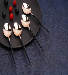 Ensemble de couverts en métal réutilisables de qualité supérieure avec cuillère fourchette combinée dans un design d'aspect moderne pour servir sur la table dans les maisons pour l'exportation en vrac - Product Image 1