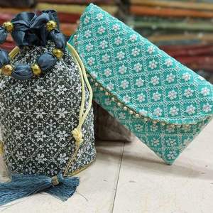 Mini bolso de mano elegante con diseño Floral para mujer, decoración bordada, forro de satén, Cierre magnético, accesorio de moda, patrón de flores - Product Image 3