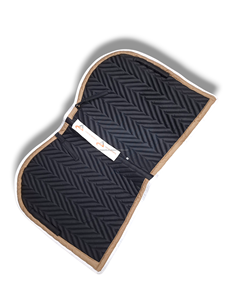 Tapis de selle tout usage en coton noir à motif zigzag rembourré de mousse Costa Sports Equestrian pour la sécurité du cheval lors des courses de compétition - Product Image 6