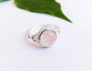 Anillo de compromiso de boda de Plata de Ley 925 de diseño romántico para mujer, piedra de cuarzo rosa, ajuste de bisel de corte ovalado, fiesta de 7x9mm - Product Image 1