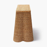Table basse élégante en rotin tissé à la main Table d'appoint élégante en osier naturel au design incurvé pour la décoration de la maison OEM ODM vente en gros