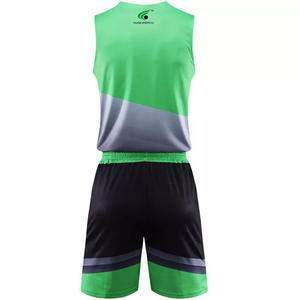 Uniforme de baloncesto directo de fábrica Logotipo personalizado Ropa deportiva de equipo para hombres Jersey y pantalones cortos de poliéster de secado rápido Hecho en Pakistán - Product Image 3