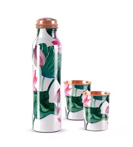 Botella de agua impresa de cobre puro con Juego de vasos Diseño elegante Vasos y propósito de almacenamiento con beneficios para la salud Ayurvédica - Product Image 1