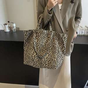 Bolsa de Lona Premium Hecha en Italia, Bolsa de Lona para Viajes Diarios, Trabajo, Escuela, Bolsa de Lona Duradera con Estampado de Leopardo para Damas - Product Image 3