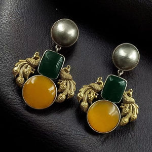 ต่างหูทองเหลืองสตูดิโอแฟชั่นหรูหรา OM ต่างหูชุบเงินน้ำหนักเบาอเนกประสงค์อินเดียแบบดั้งเดิมแขวนออกซิไดซ์ - Product Image 3