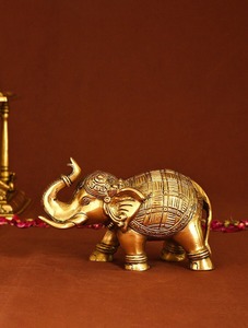 Socle décoratif en métal élégant pour la décoration festive de la maison, l'affichage de la Pooja, les cadeaux et l'accentuation de la table de luxe - Product Image 2