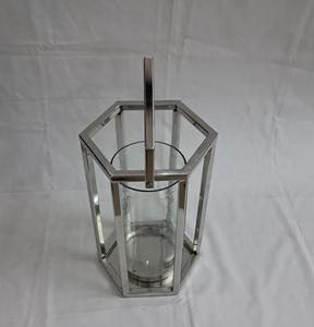 Farol Moderno Hexagonal de Metal Cromado con Cilindro de Vidrio, Decoración para el Hogar, Personalizable, Ecológico, de Acero Inoxidable para Velas de Té - Product Image 5