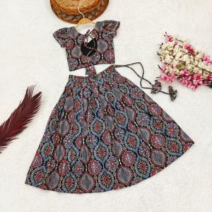 Lehenga Choli de Poliéster Negro con Estampado Floral Ajrakh para Niñas |   Traje Tradicional Étnico para Niños, Completamente Cosido, para Bodas y Fiestas - Product Image 2