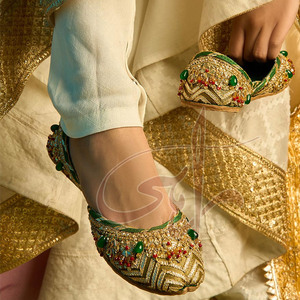 Nouveauté, meilleure qualité, chaussures Khussa pour femmes, fabriquées à la main, antidérapantes, professionnelles, en velours, ornements uniques, design unique pour toutes les saisons - Product Image 3