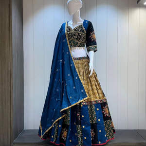 Lehenga Choli traditionnel indien en coton, avec broderie Gamthi lourde, double doublure, coupe ample pour femme, longueur ras du sol, réversible, teintes arc-en-ciel - Product Image 1