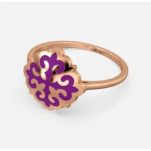Bague Statement en Acier Inoxydable Plaqué Or avec Motif Clé Vintage - Product Image 2