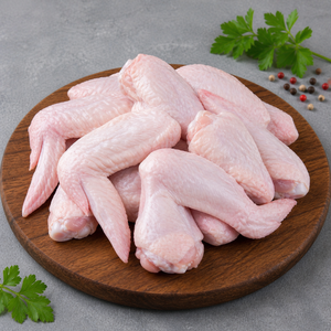 Pollo Entero Halal Congelado de Grado A - Paquete a Granel Incluye Pechuga, Muslo, Piernas, Patas y Grasa, Origen Canadá - Product Image 1