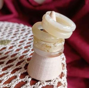 Anneaux en résine acrylique, forme ronde, faits à la main, anneaux d'amour, bijoux de fête pour femmes, vente en gros au meilleur prix - Product Image 1