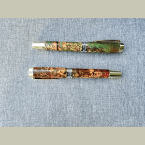 Pluma estilográfica personalizada de madera estabilizada, regalo único para amantes de la escritura - Product Image 4