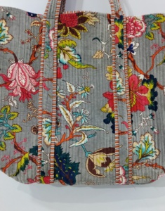 Bolso de mano acolchado Bolso de hombro Bolso de mercado de algodón con estampado floral Bolso hippie bohemio, Bolsos de playa, Viaje reversible estampado a mano de algodón - Product Image 4