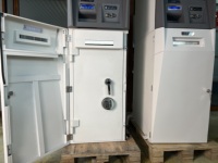 Kiosque en libre-service à écran tactile DK de 15 pouces avec lecteur de cartes, distributeur de billets ATM, fonction SDK, haute précision, boîtier métallique