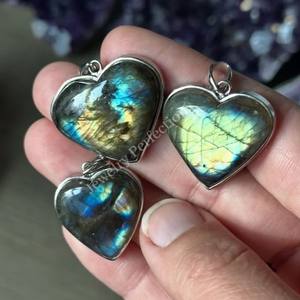 Pendentifs en labradorite en forme de cœur, argent sterling 925, élégant, unique, moissanite, bijoux fins très tendance pour les occasions de fête - Product Image 1