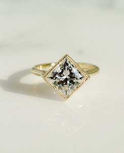 Classique 2.51CT VS1 Lab Grown Princess Cut Diamond IGI Certifié 14K Or Jaune Bague de Fiançailles pour les Amoureux pour le Mariage - Product Image 2