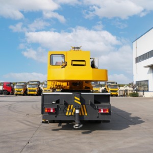 Chất lượng tốt đôi bơm quốc gia III động cơ sinotruk HOWO Chassis 12 tấn Xe Tải xe - Product Image 4