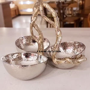 Juego de 2 Tazones Decorativos para Servir, Diseño Nuevo, Forma Redonda, Base de Metal Pulido Brillante con Diseño de Rama de Flores - Product Image 2