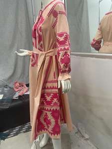 ชุดเดรสยาวสไตล์ลำลองแบบยูเครน ปักลายสีส้ม แขนสั้น ผ้าฝ้ายทอ 100% ปักด้วยเครื่องจักร ซักได้ - Product Image 2