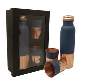 Ensemble de deux bouteilles en cuivre doré vert foncé Revêtement anti-corrosion Poignée de main Style classique pour une hydratation saine Maison élégante - Product Image 1