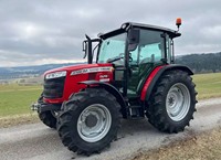 Tracteur diesel Massey Ferguson M 4708 à usage agricole, couleur rouge, pneus larges