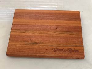 Tabla de cortar de madera dura de alta densidad Superficie tratada y pulida naturalmente para la preparación de alimentos limpios con acero inoxidable - Product Image 4