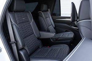 Cadillac Escalade-V AWD de qualité supérieure, moteur V8 suralimenté, transmission intégrale - Product Image 4