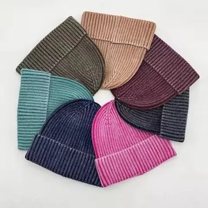 Gorro de acrílico personalizado de MOQ bajo, toques lisos a la moda para hombres, sombreros de invierno de punto gris, parche de marca propia, venta al por mayor en blanco - Product Image 6