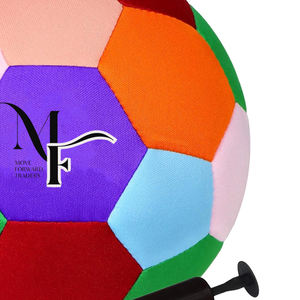 ¡Lleva la diversión del fútbol al interior con el balón de fútbol acolchado suave! Esta pelota acolchada de tamaño 4 es perfecta para un juego seguro en interiores. - Product Image 3