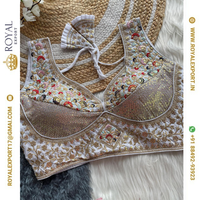 Blouse de mariée en soie Vichitara lourde de style Sabyasachi avec des travaux de broderie et de sequins