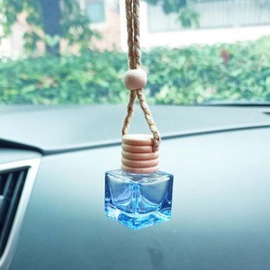 Botol kaca gantung mobil, botol <span class=keywords><strong>Aroma</strong></span> <span class=keywords><strong>Aroma</strong></span>, penyegar otomatis, botol kaca tutup kayu kubus warna-warni 8ml - Product Image 4