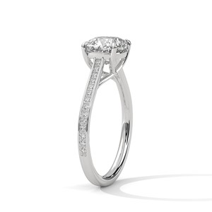 Anillo Solitario de Moissanita de Corte Cojín de 2.0ct con Banda Pavé en Plata de Ley 925 - Product Image 4