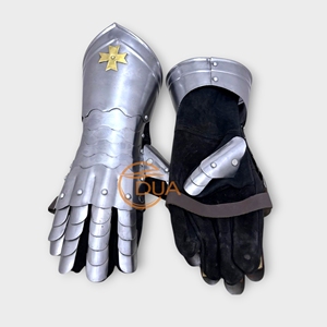 Gantelets de chevalier médiévaux authentiques: gants d'armure de fer fonctionnels avec emblème de croix croisé pour historique et collection. - Product Image 3