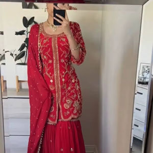 Conjunto de Salwar Kameez Dupatta Sharara de Manga Larga con Pedrería Vintage de Lujo, Última Moda 2025, Ropa de Novia Elegante y Sofisticada para Bodas de Invierno - Product Image 1