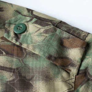 Conjunto de Chaqueta y Pantalones de Entrenamiento Táctico en Estilo Patrón Pitón Verde, Hecho con Material Resistente Ripstop de 230g - Product Image 4