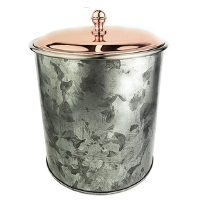 Cubo de hielo redondo de metal con diseño de textura de latón AK en acabado multicolor con tapa con acabado de cobre para artículos de bar/artículos de fiesta - Product Image 1