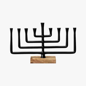 Ménorah en fer noir artisanal avec base en bois massif pour des améliorations élégantes de la décoration intérieure moderne - Product Image 1