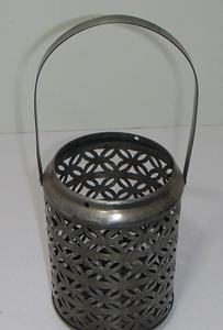 Lanterne de jardin en métal antique de style marocain, porte-bougie suspendu d'extérieur, lanterne votive rustique avec patine verdigris et poignée en corde - Product Image 5