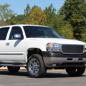 รถ GMC Sierra 2500HD S L T Crew Cab 4x4 ปี 2002 สภาพดี ใช้งานมาแล้ว  เครื่องยนต์ดีเซลเทอร์โบ V8 ขนาด 6.6 ลิตร ขับเคลื่อน 4 ล้อ เบาะหนัง  หน้าจอสัมผัส - Product Image 1
