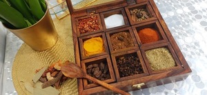 Le fournisseur indien propose des boîtes de rangement d'épices décoratives en bois, quantité en vrac, organisation de la cuisine, outils pour herbes et épices - Product Image 3