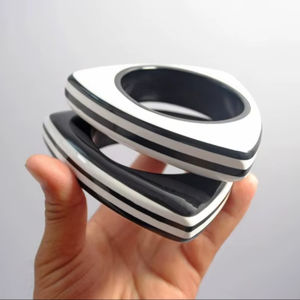 Bracelet en résine élégant fait à la main unique Bracelet de bijoux de mode classique de meilleure qualité pour femmes et filles - Product Image 1